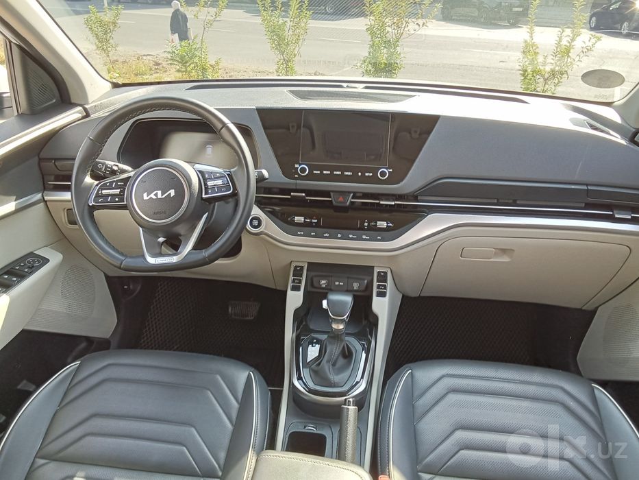 Kia Carens 2- pozitsiya