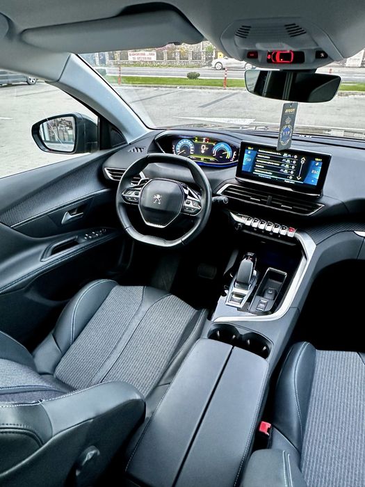 Peugeot 3008 ALLURE  1,6 Hybrid