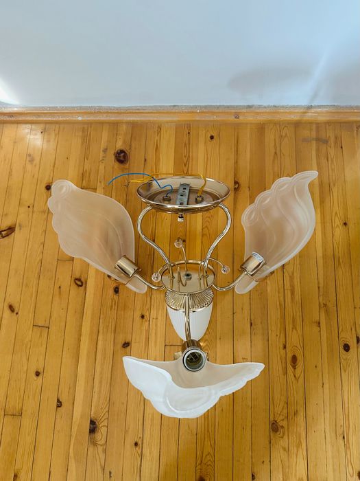 Люстра потолочная, на 4 лампочки