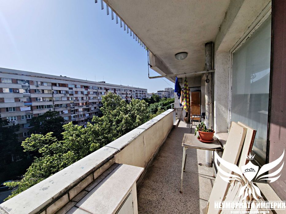 Продавам тристаен апартамент 95кв. 5ет. гр.Пловдив широк център