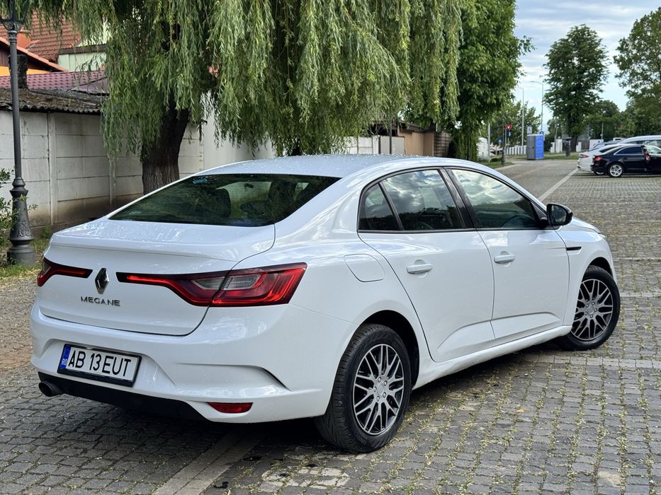 Renault Megane 4 sedan 1.6 GPL