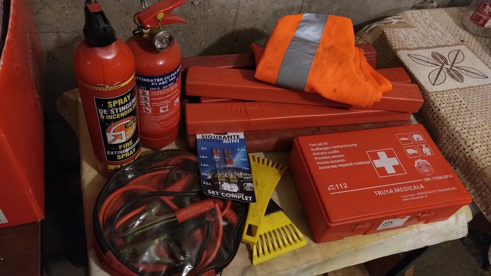 Cutie kit pana-stingator triunghi trusa med