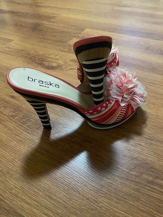 Модельные босоножки