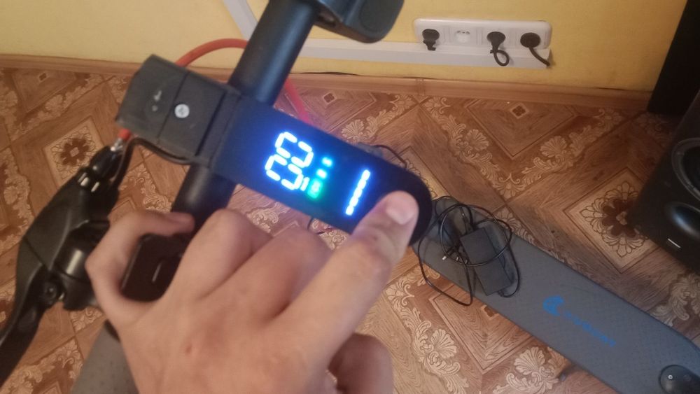 Электросамокат ему 2месяца