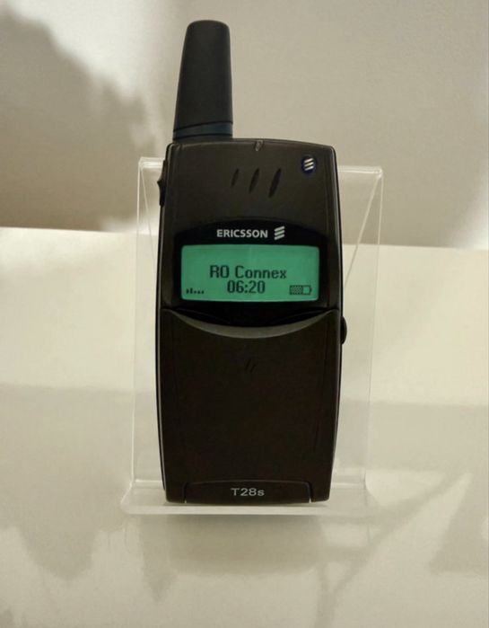 Vand Ericsson T28s , perfect functional , acumulator si incarcator originale