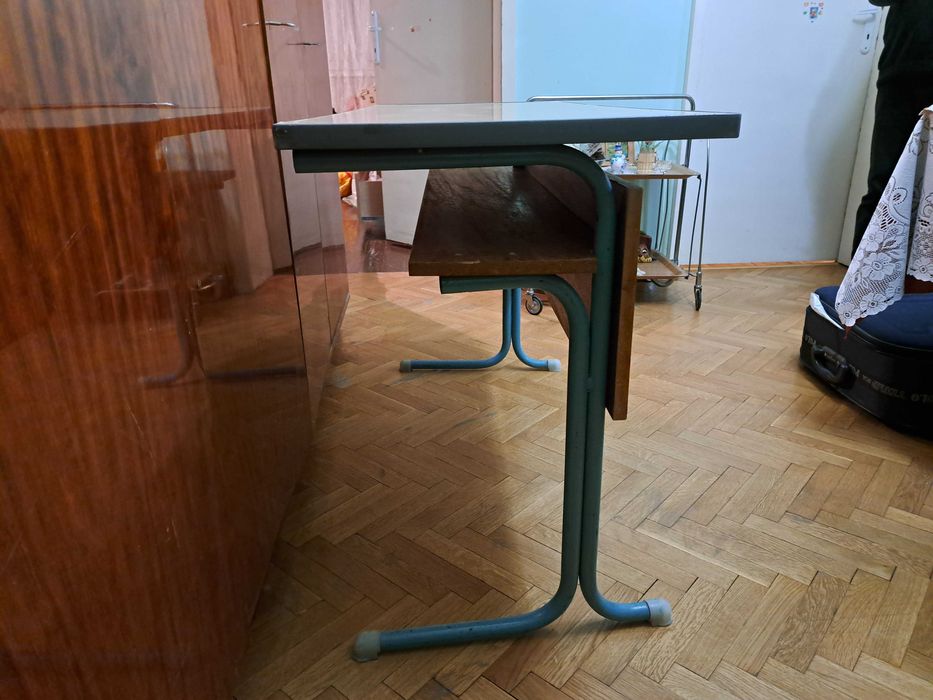 Ученически чин от времето на соца, двуместен