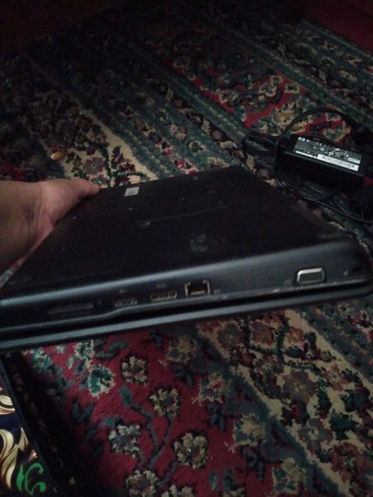 Noutbook Compaq holati eski