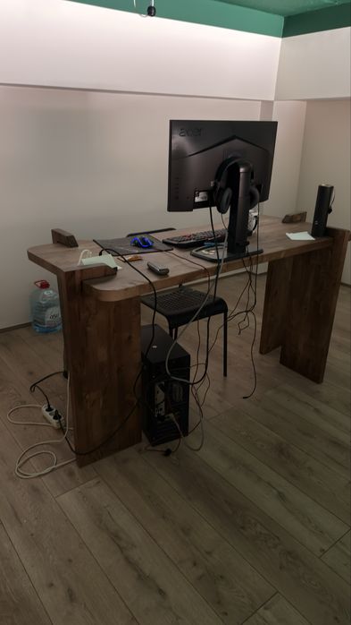 Продам стол дерево