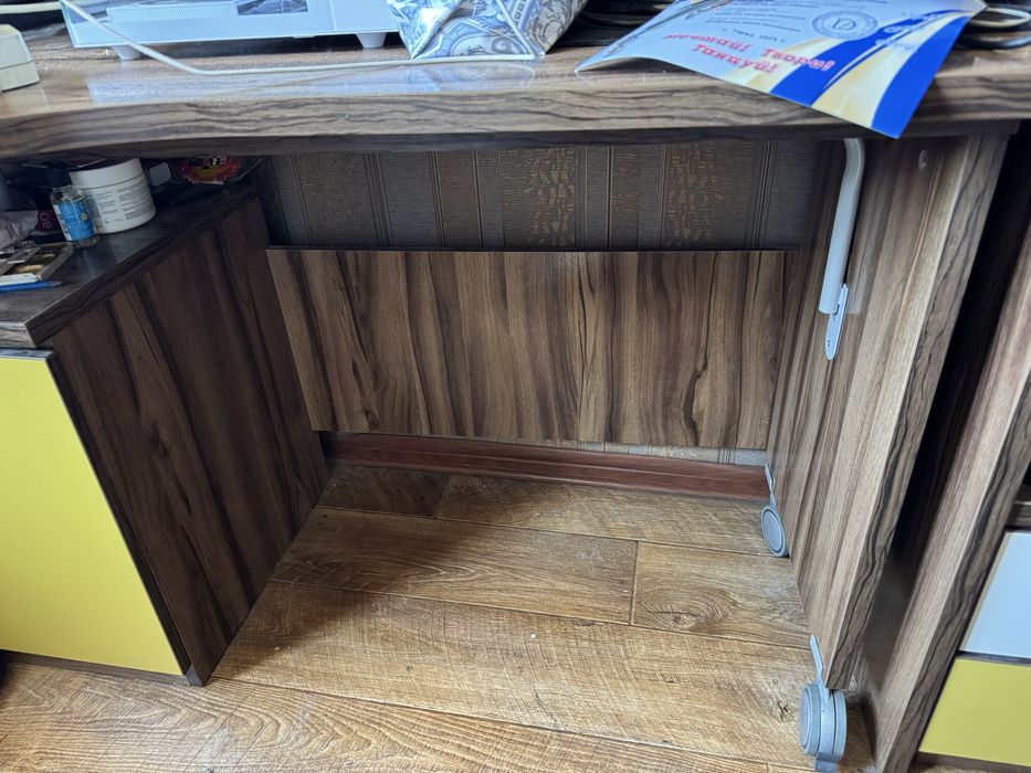 продам стол компьютерный