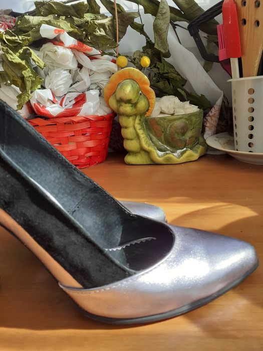 Vand pantofi piele naturala dama