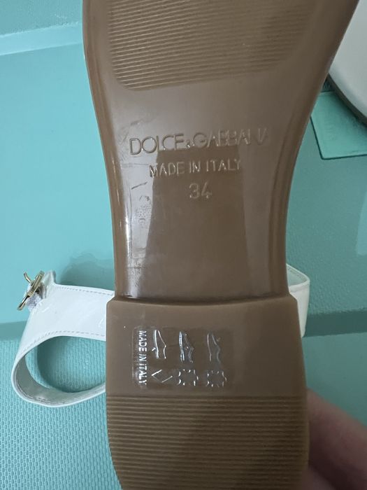 Обувь для девочки , новая .