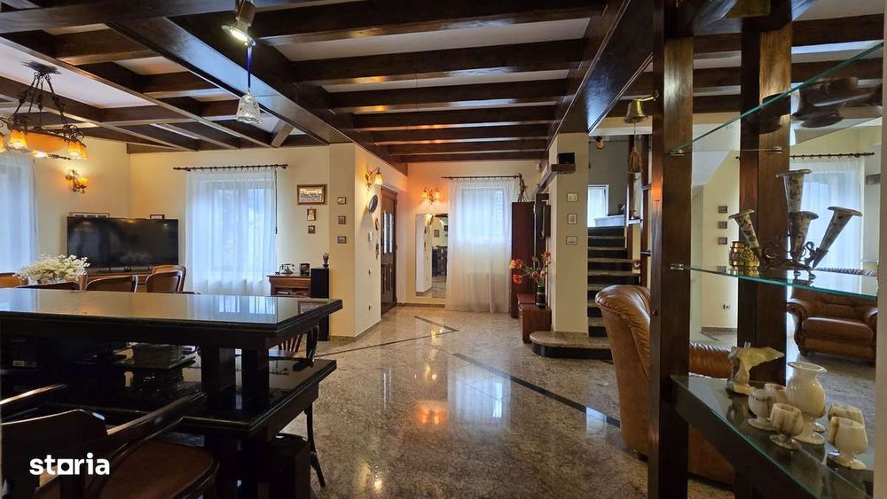 Vila Busteni la liziera padurii