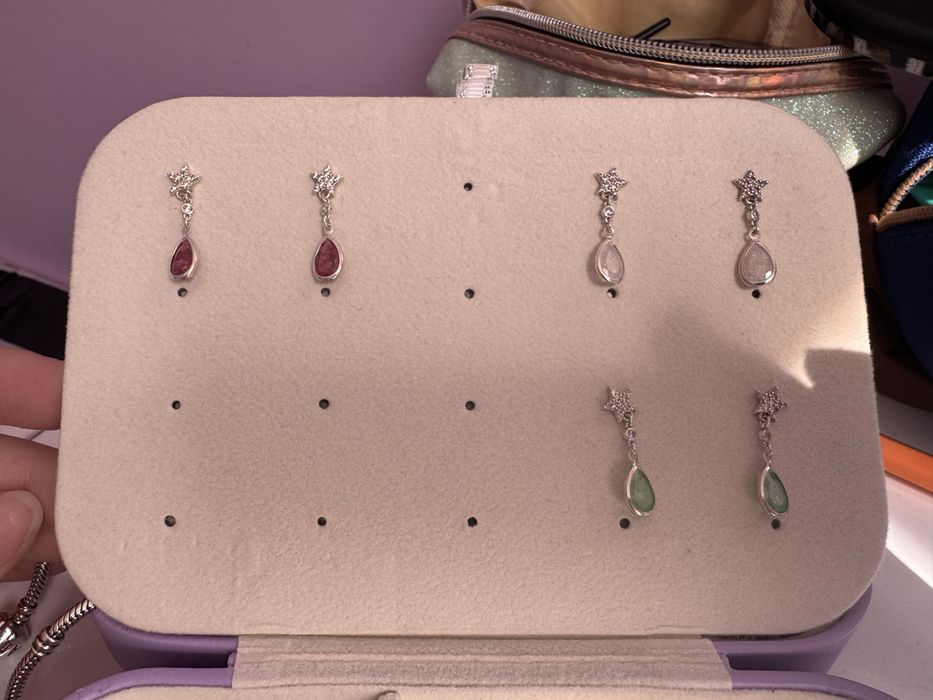 Сребърни обеци.