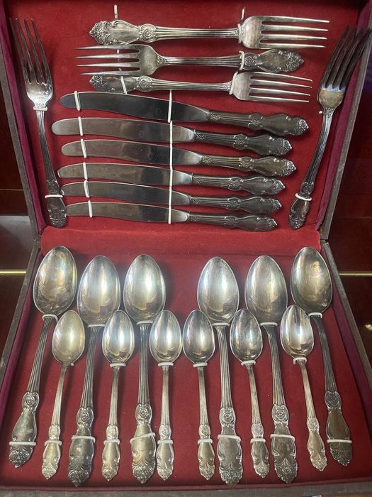 Столовый набор МНЦ на шесть персон,24 предмета.Серебряная Роза.Цена:17