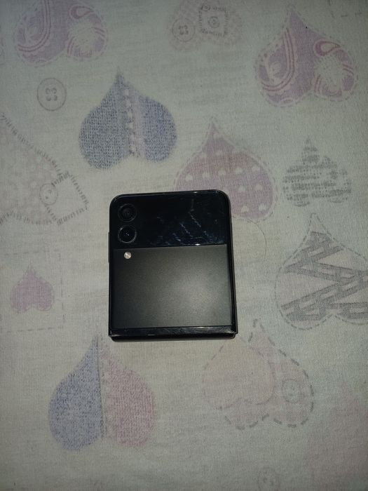Vând samsung galaxy z flip 4