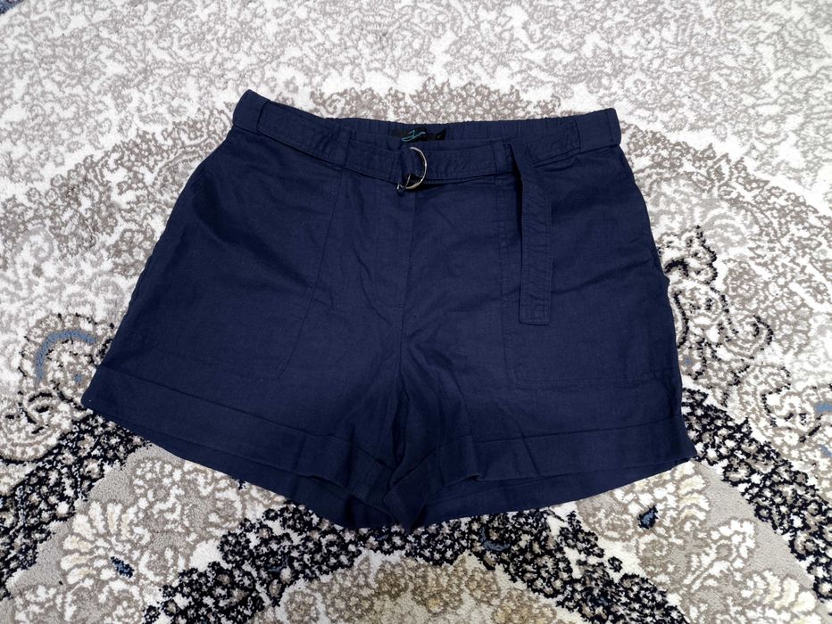 Продам женские шорты и юбку. Размер М-Л