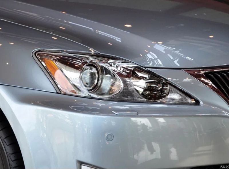 Стекла фар lexus IS250. IS300. IS350