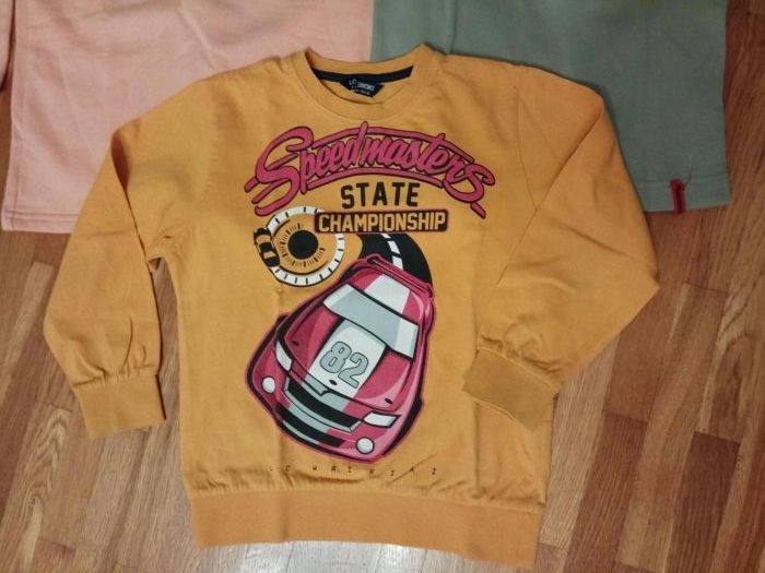 Две блузи за р.110-116 за 5 лв