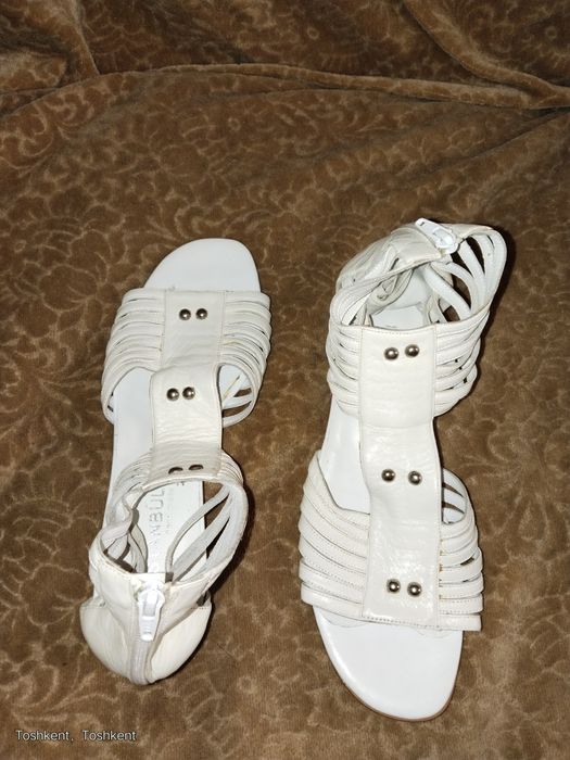 Продаются босоножки новые Турция