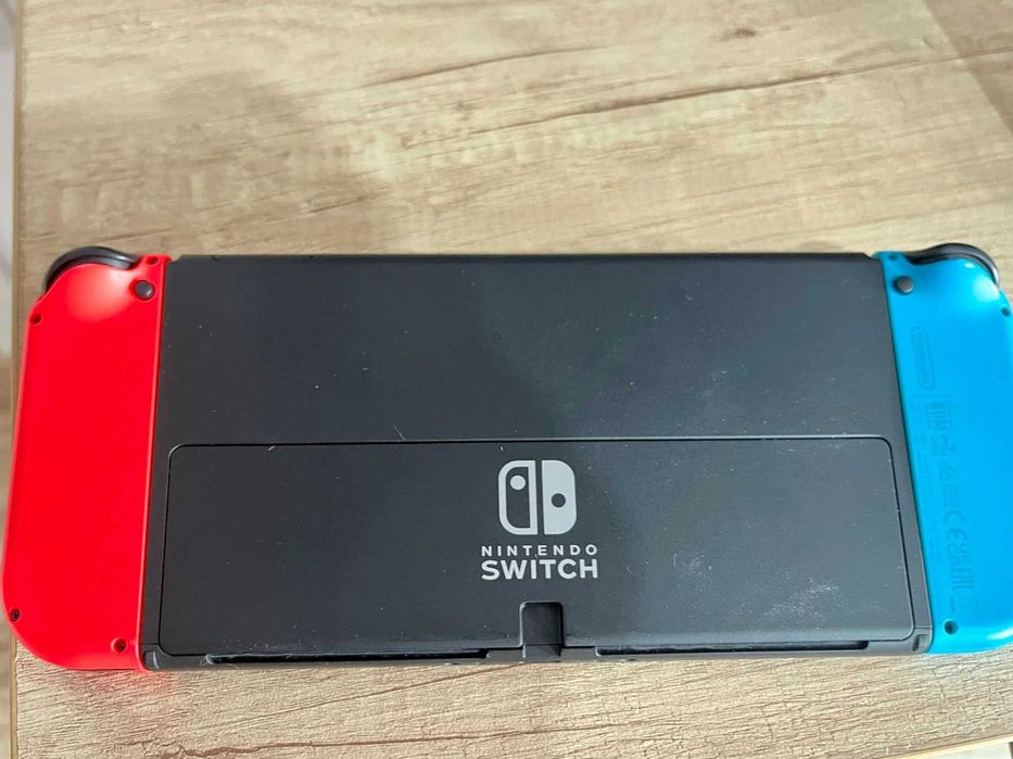Consola Nintendo Switch + jocuri Pokémon + dock + accesorii (grip 3D + husă)