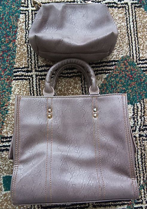 Продаются 3 сумки в хорошем состоянии бонусом белая обувь 38й размер