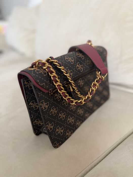 Дамска чанта Guess