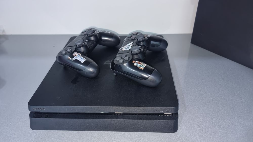 Playstation 4 slim