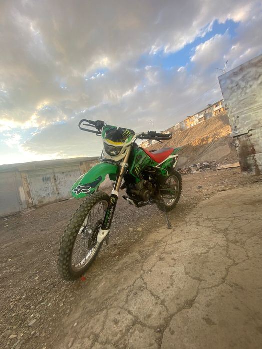 Продам мотоцикл эндуро 250куб