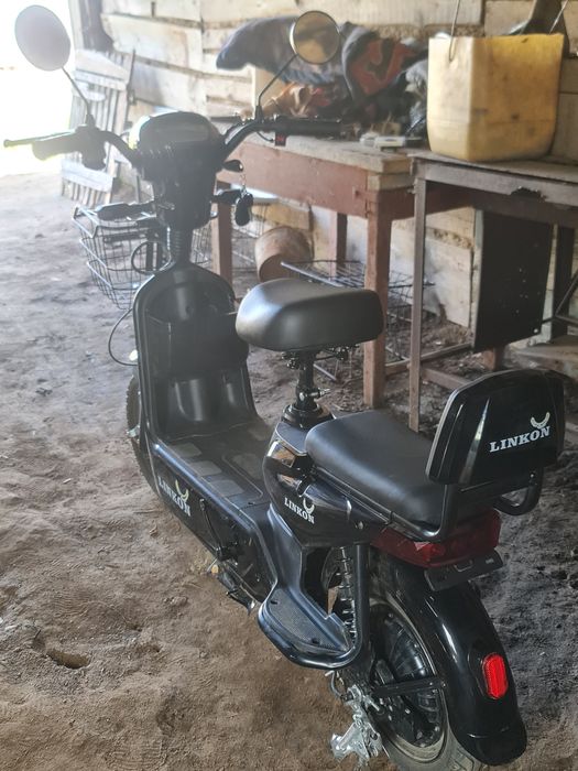 Электроскутер черный