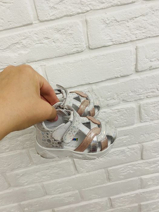 Сандали  для девочки 19 размер