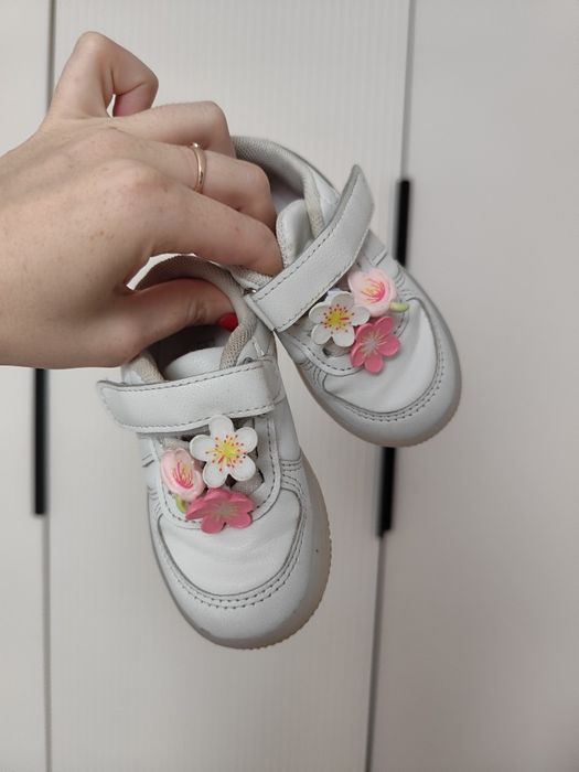 Продам кроссовки детские