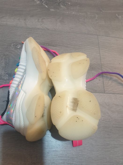 Adidasi fete steve madden