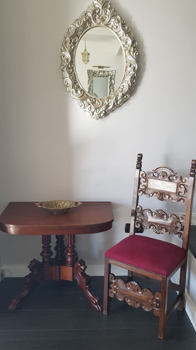 Consolă veche din lemn masiv