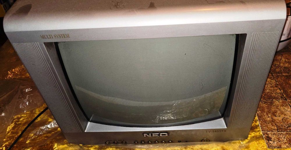 Продавам напълно работещ и запазен цветен телевизор с кинескоп NEO (модел TV-1451TX).