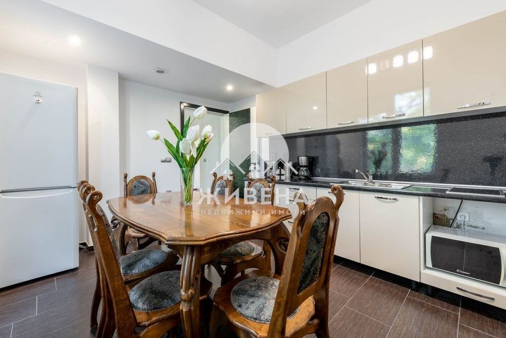 Отдавам под наем 3-стаен апартамент, Идеален център, Варна