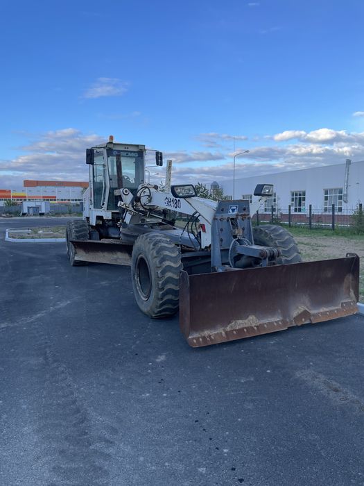 Продам Автогрейдер XCMG 180!