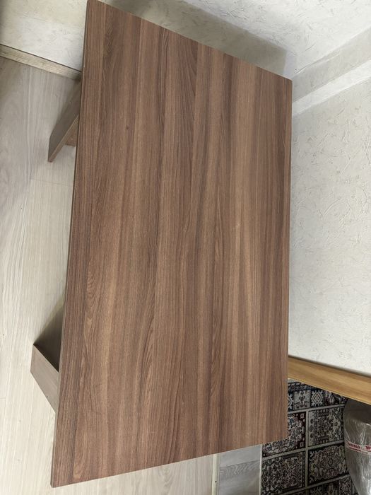 Кухонный стол + 4 табуретки в комлекте