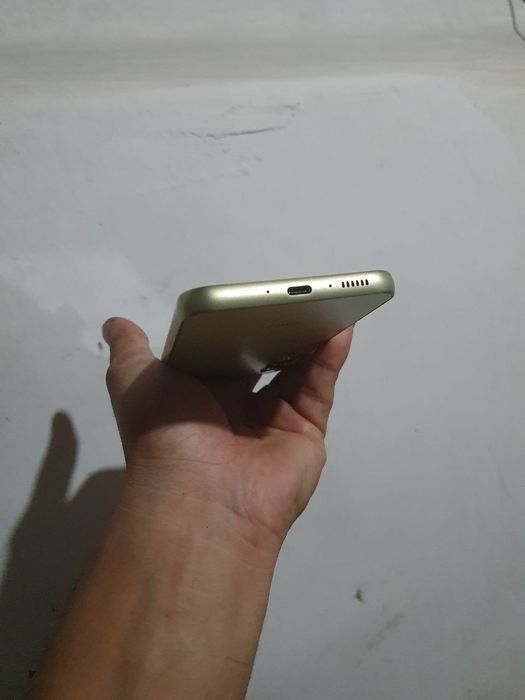 Samsung a34 5G sotiladi holati idial 8ga 256