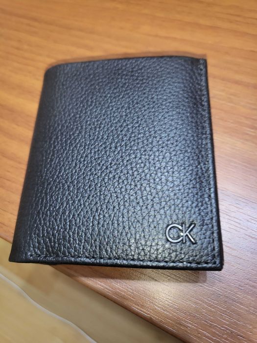 Vand portofel piele barbati nou Calvin Klein