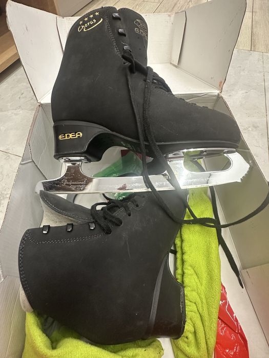 Продам коньки Edea Chorus 235