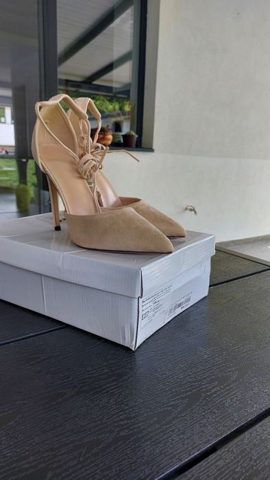 Pantofi crem, 37