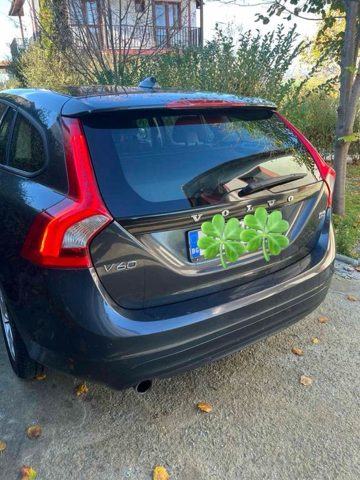 Продавам Volvo V60