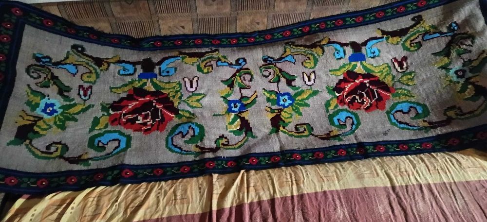 Carpeta țesută manual