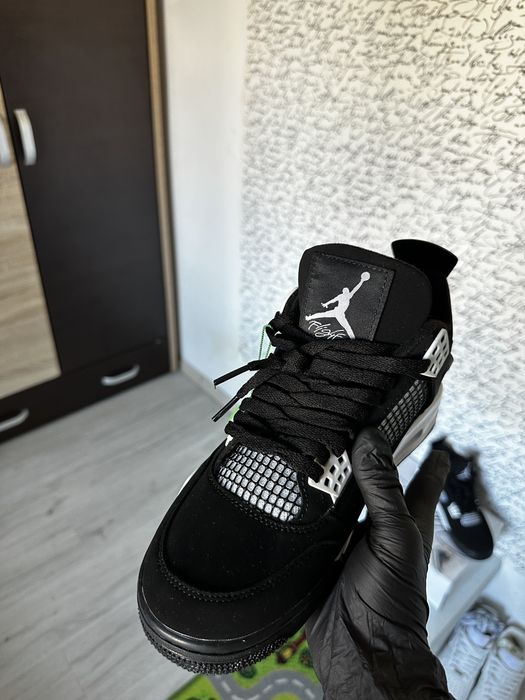 Jordan 4 white thunder
