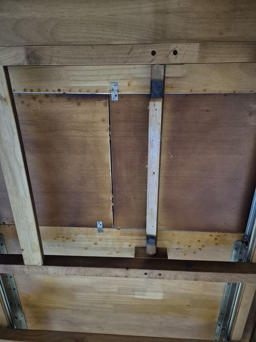 Стол для гостинной