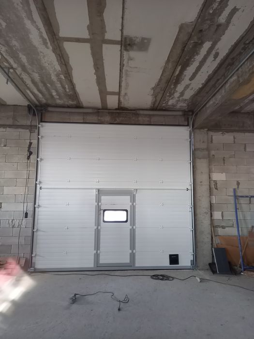 Ворота секционная .Рольставни рулонная ворота