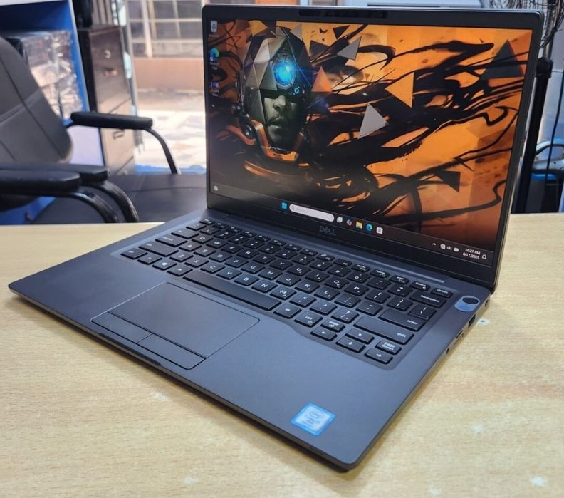 DELL i5 gen 8, Ram 12Gb, SSD, ultra rapid,taste led ,display FHD
