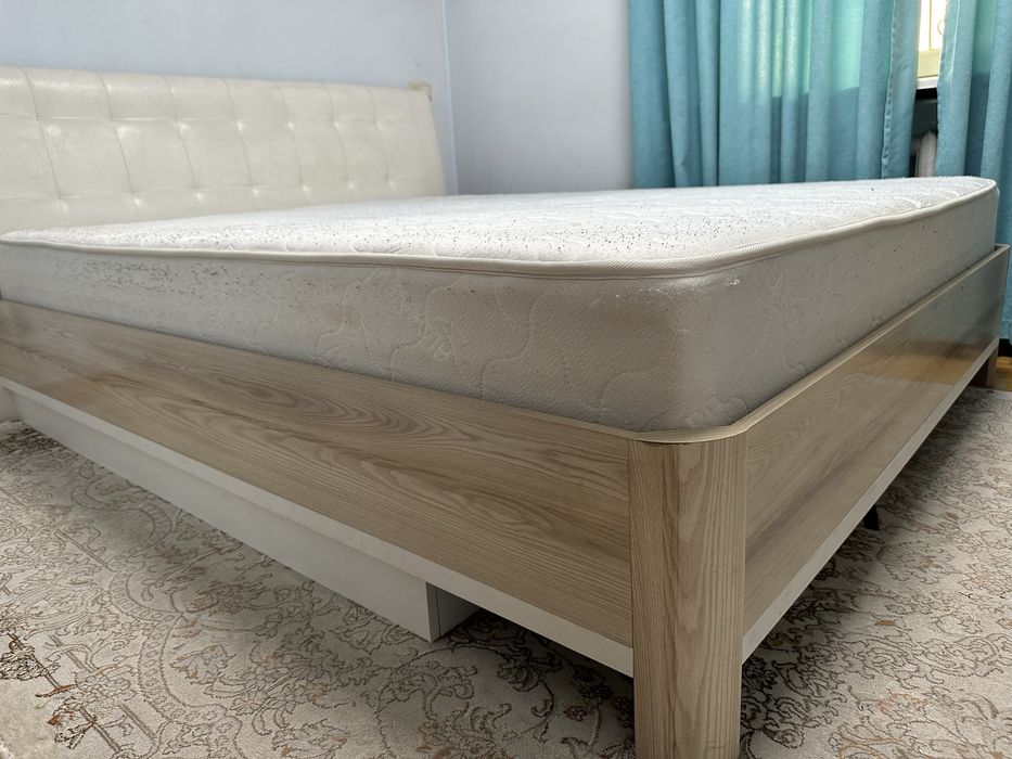 Кровать спальная