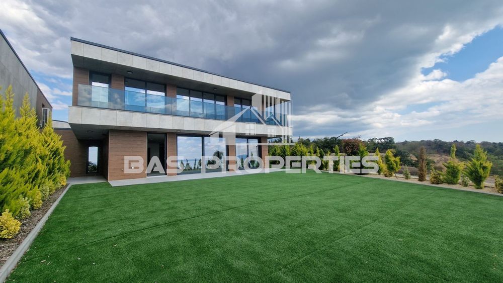 Къща в Бургас-Сарафово площ 317