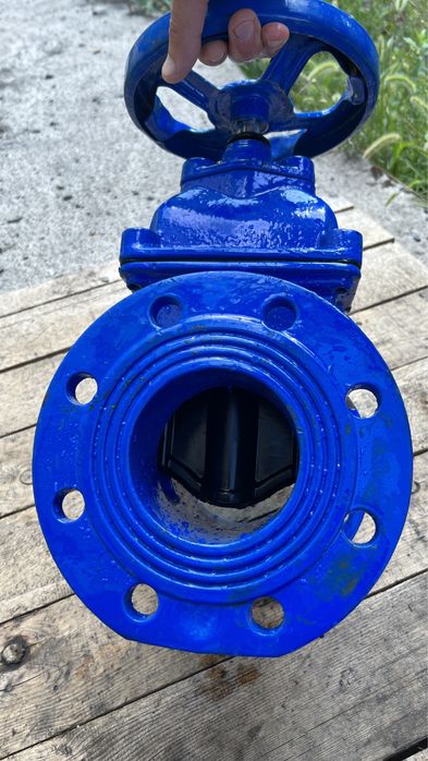 Продам задвижки 150 и 100 диаметра